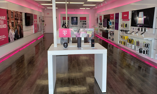 Cell Phone Store «T-Mobile», reviews and photos, 13635 Northdale Blvd STE 5, Rogers, MN 55374, USA