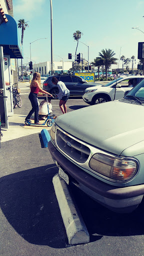 Liquor Store «Dawn To Dusk Liquor», reviews and photos, 2 Hermosa Ave, Hermosa Beach, CA 90254, USA