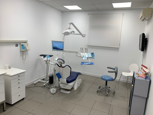 Clínica Dental Myramar DR. CHRISTIAN FAR - Av. Miramar, 2, Bl 8-3 Planta 1ºC, 29640 Fuengirola, Málaga