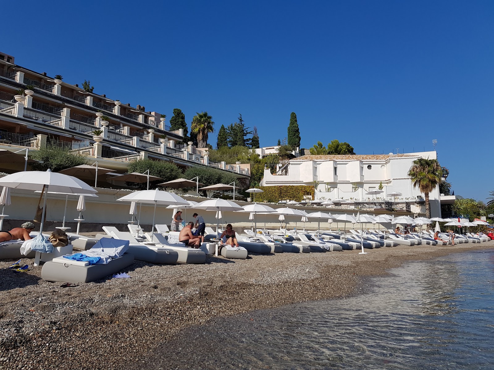 Foto von Mazzaro Strand und seine wunderschöne Landschaft