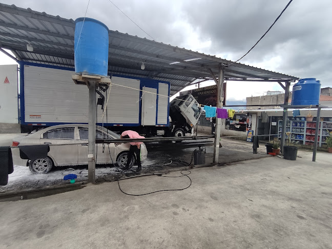 Lavadora y lubricadora "El Radiante" servicio de 7am a 7 pm - Servicio de lavado de coches