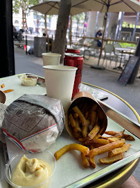 Plats et boissons du Restaurant de hamburgers Burgart à Paris - n°17