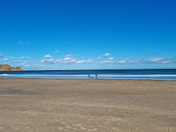 Cayton bay beach'in fotoğrafı ve yerleşim