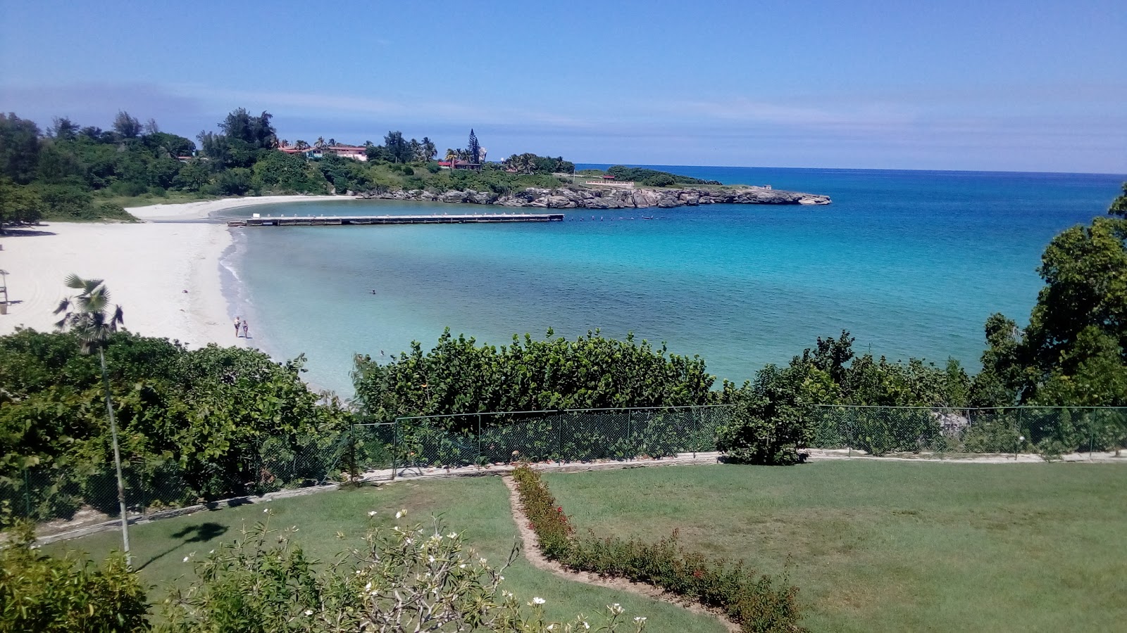 Playa Jibacoa的照片 带有碧绿色纯水表面