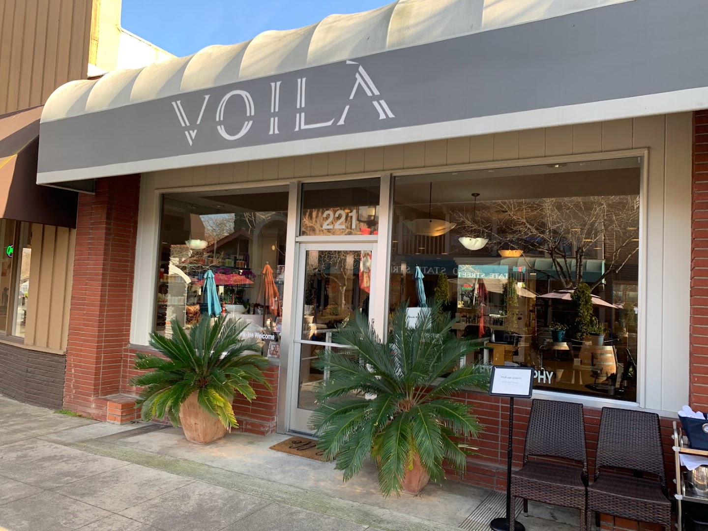 Voila Hair Design
