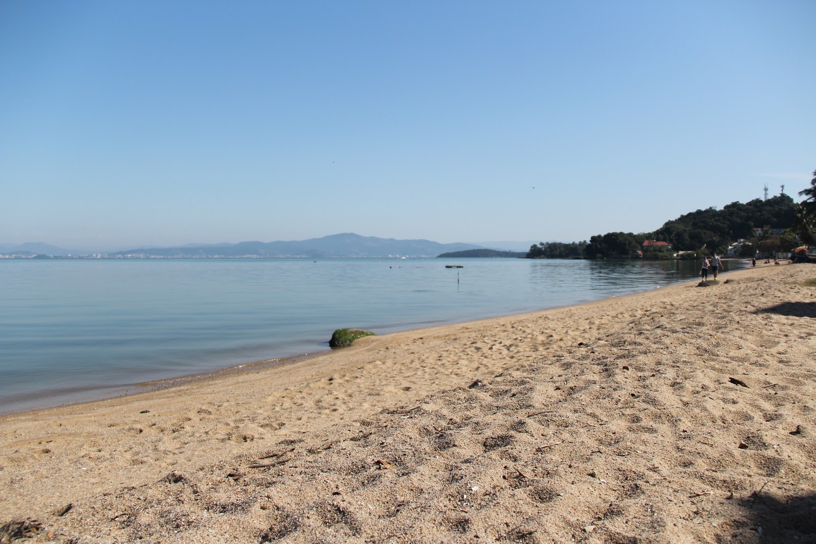 Zdjęcie Plaża Sambaqui z powierzchnią jasny piasek