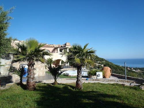 Locations de Villas vue mer avec piscine chauffée et Spa en Corse - Séjour grande capacité - Holiday villa rentals in Corsica - Villa vacances Les-3-Palmiers Monticello (Haute Corse) à Monticello