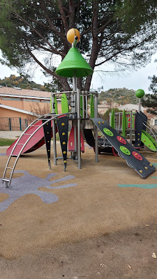 Aire de jeux à Châteauneuf-du-Rhône