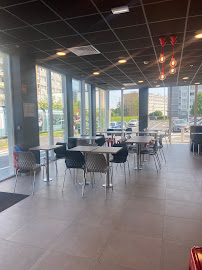 Atmosphère du Restaurant KFC Aulnoy les Valenciennes à Aulnoy-Lez-Valenciennes - n°4
