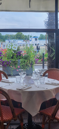 Atmosphère du Restaurant de fruits de mer Le Bistro du port à Honfleur - n°15