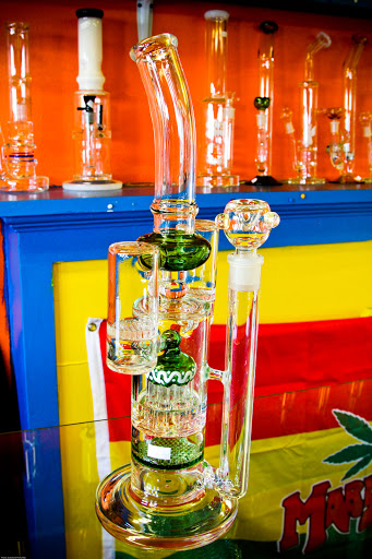 Tobacco Shop «The Bong Smoke Shop», reviews and photos, 225 Lancaster Dr SE, Salem, OR 97317, USA