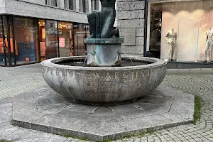 Sparkassenbrunnen image
