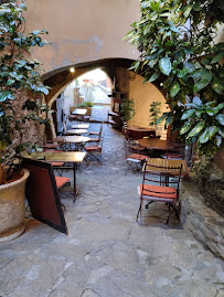 Atmosphère du Restaurant Café De La Cueva à Bormes-les-Mimosas - n°2