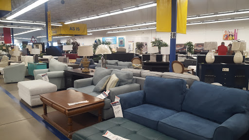 Outlet Store «Rooms To Go Outlet Furniture Store - Seffner», reviews and photos, 11540 E Highway 92, Seffner, FL 33584, USA