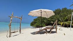 Foto di Rabyee Beach con costa lunga e dritta