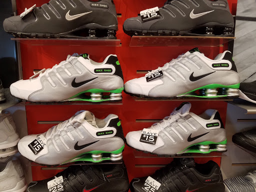 Shoe Store «Hibbett Sports», reviews and photos, 2302 Troy Rd, Edwardsville, IL 62025, USA