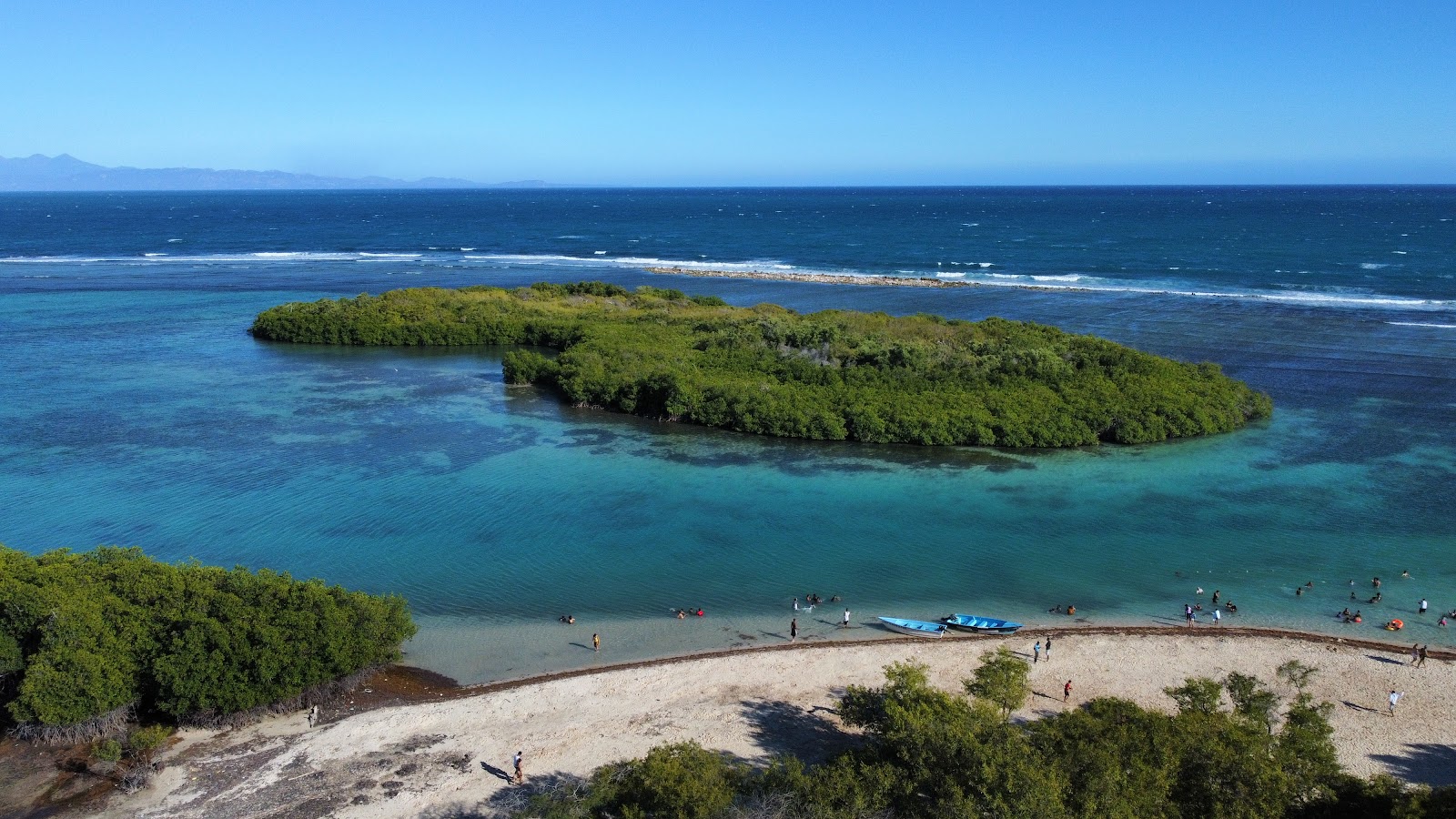 La Caobita beach的照片 带有宽敞的海岸