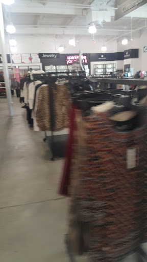 Department Store «Saks OFF 5TH», reviews and photos, 21500 Victory Blvd, Woodland Hills, CA 91367, USA