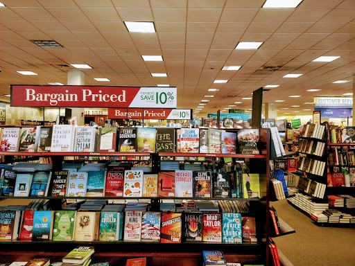 Book Store «Barnes & Noble», reviews and photos, 1819 Reisterstown Rd, Pikesville, MD 21208, USA