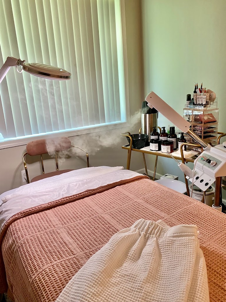 The Mitten Esthetician 48357