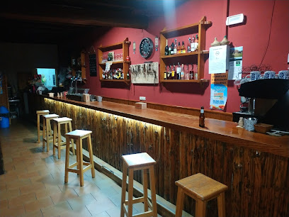 BAR EL SALÓN - Bo. del Medio, 05621 Puerto Castilla, Ávila, Spain