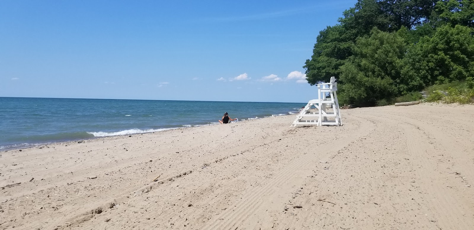 Valokuva Lake Erie Beachista. - suosittu paikka rentoutumisen tuntijoille