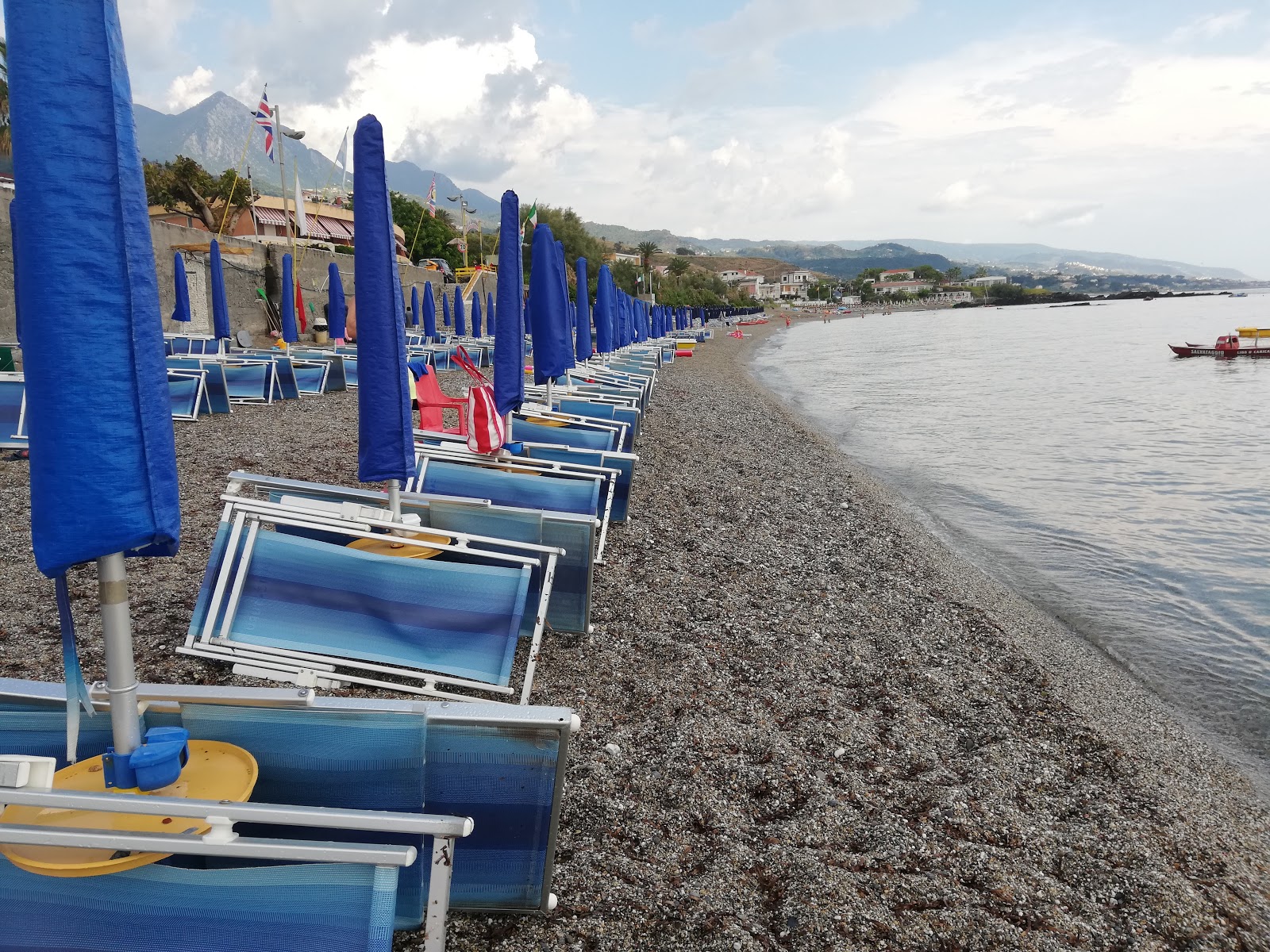 Foto di Spiaggia Diamante e l'insediamento