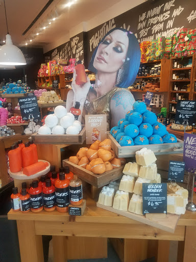 Cosmetics Store «LUSH Fresh Handmade Cosmetics», reviews and photos, 3966 Westheimer Rd, Houston, TX 77027, USA