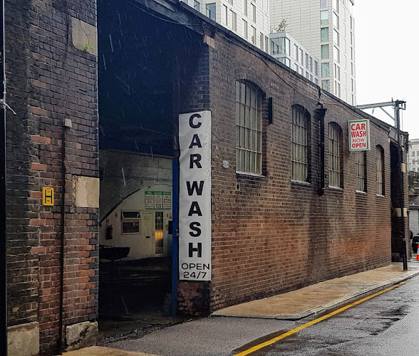 Comments and reviews of Tower Bridge Chamber St. - Julian Hand Car Wash