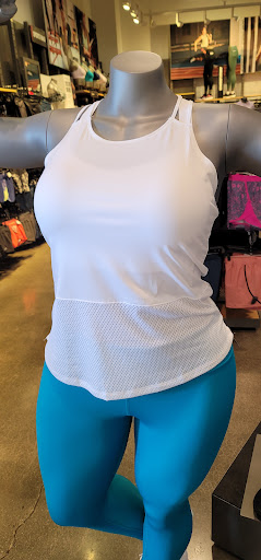 Clothing Store «Under Armour Factory House», reviews and photos, 321 Nut Tree Rd #232, Vacaville, CA 95687, USA