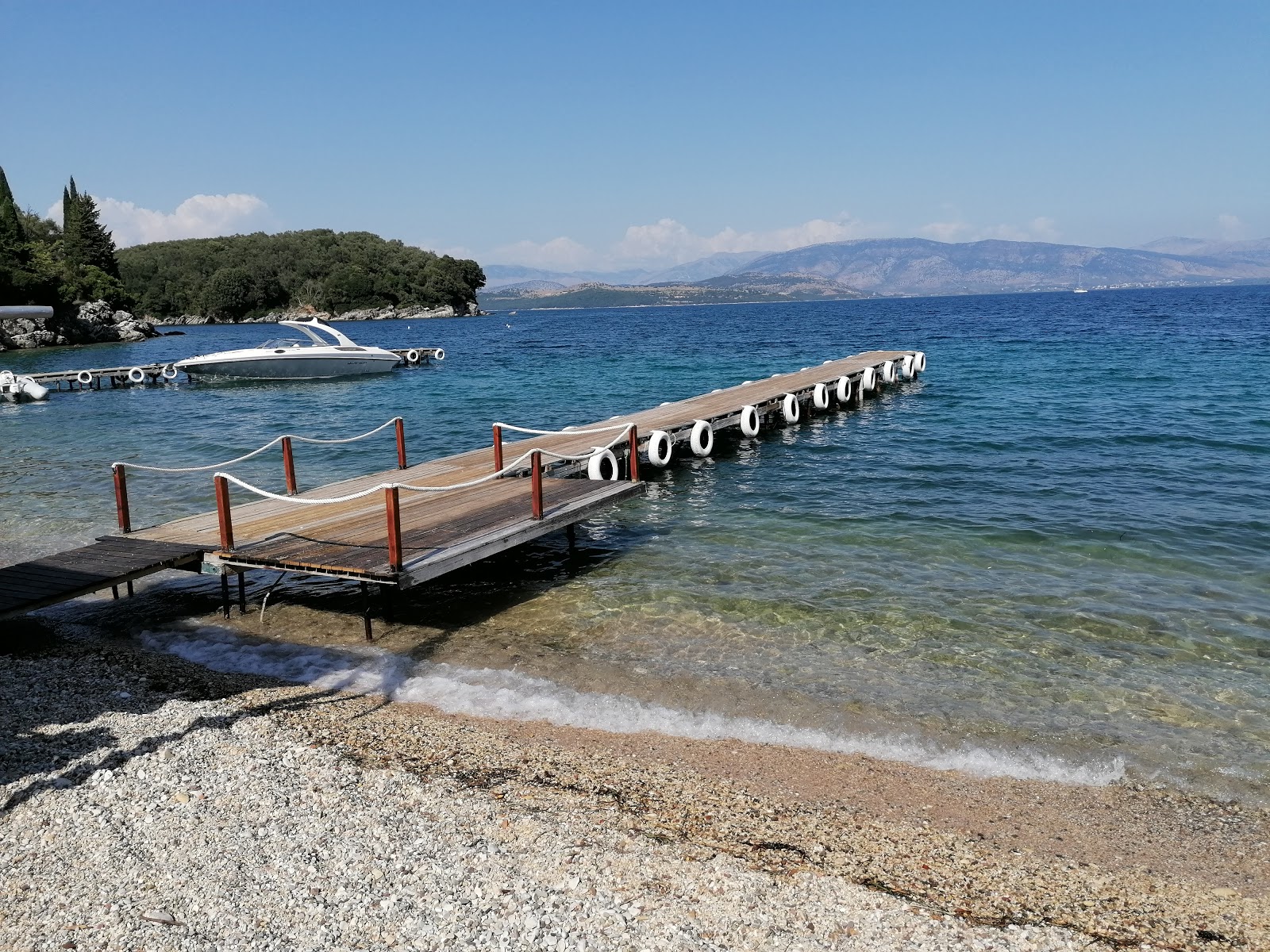 Φωτογραφία του Agni Beach με μια ευθεία ακτογραμμή