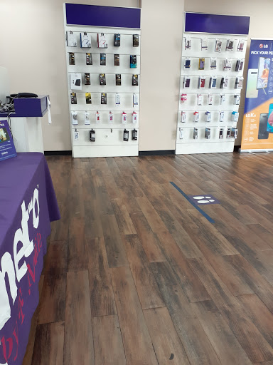 Cell Phone Store «MetroPCS Authorized Dealer», reviews and photos, 1901 Russellville Rd, Bowling Green, KY 42101, USA