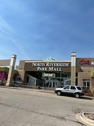 Shopping Mall «North Riverside Park Mall», reviews and photos, 7501 W Cermak Rd, N Riverside, IL 60546, USA