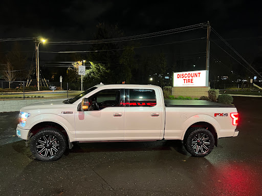 Tire Shop «Discount Tire Store - Clackamas, OR», reviews and photos, 8380 SE Sunnyside Rd, Clackamas, OR 97015, USA