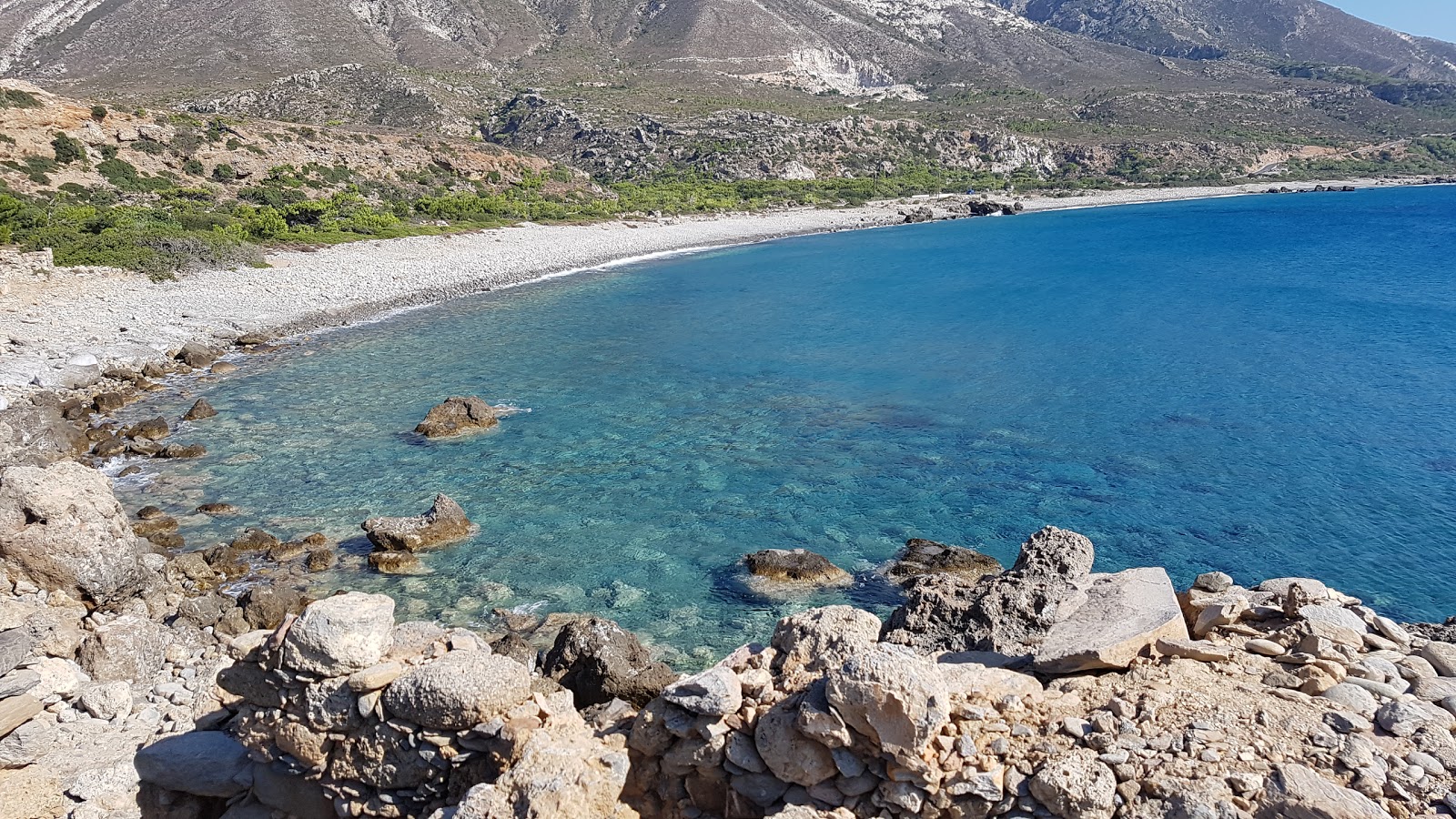 Foto av Spout beach med grå sten yta