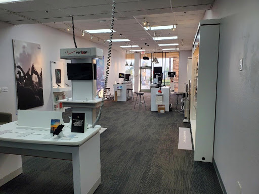 Cell Phone Store «GoWireless Verizon Authorized Retailer», reviews and photos, 2655 Foothill Blvd, La Crescenta, CA 91214, USA