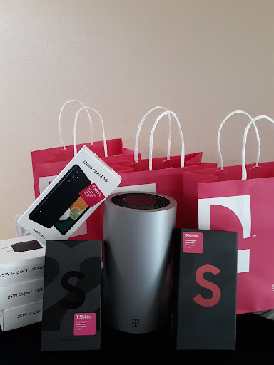 Cell Phone Store «T-Mobile», reviews and photos, 79485 CA-111 Suite 1, La Quinta, CA 92253, USA