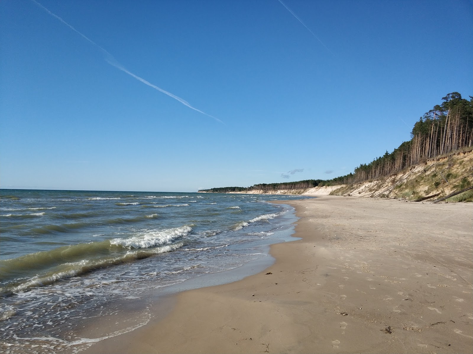 Fotografija Parventas pludmale z svetel pesek površino