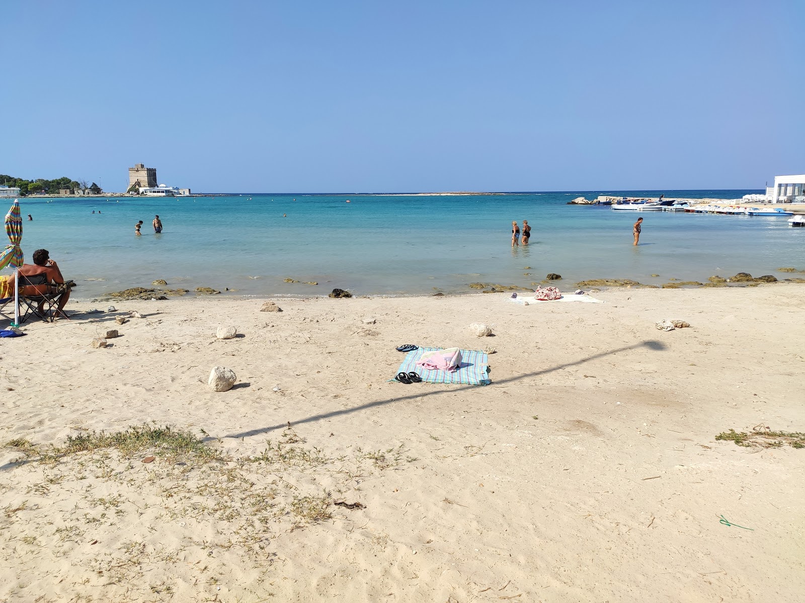 Fotografie cu Spiaggia di Sant'Isidoro - locul popular printre cunoscătorii de relaxare