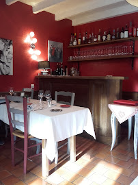 Atmosphère du Restaurant français Auberge Larochette à Bourgvilain - n°3