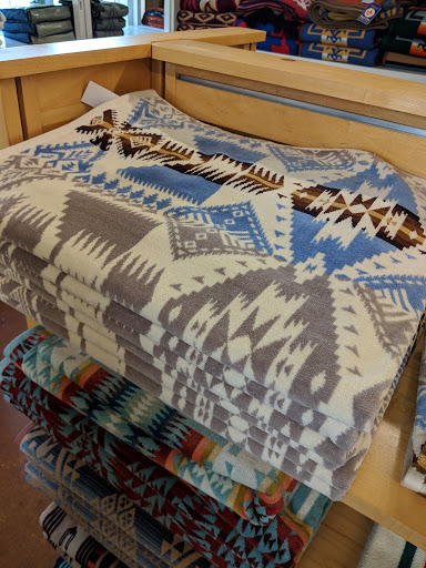 Clothing Store «Pendleton Washougal Mill Store», reviews and photos, 2 Pendleton Way, Washougal, WA 98671, USA