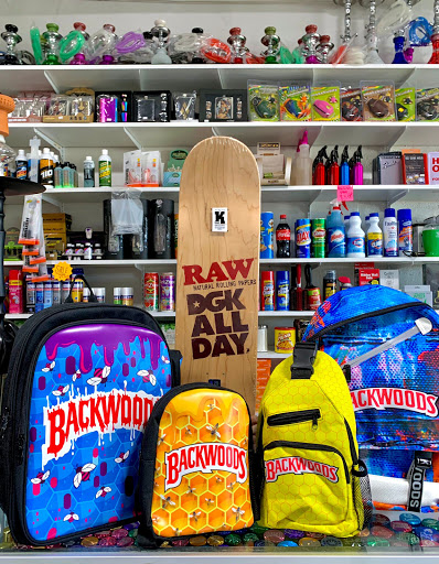 Tobacco Shop «Treehouse Smoke Shop», reviews and photos, 1321 N Federal Hwy, Hollywood, FL 33020, USA