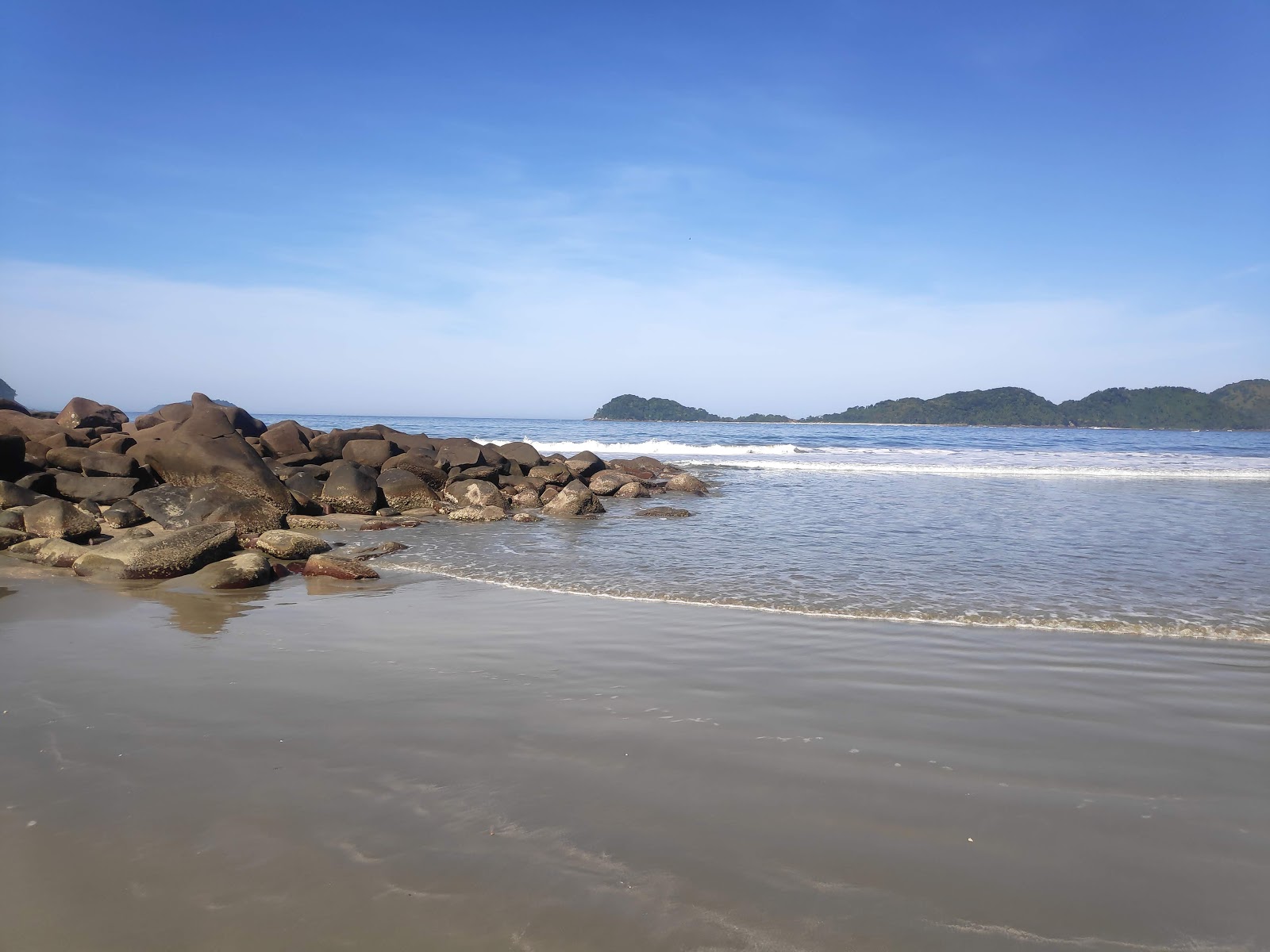 Foto av Preta da Costa do Sul Beach med turkos rent vatten yta