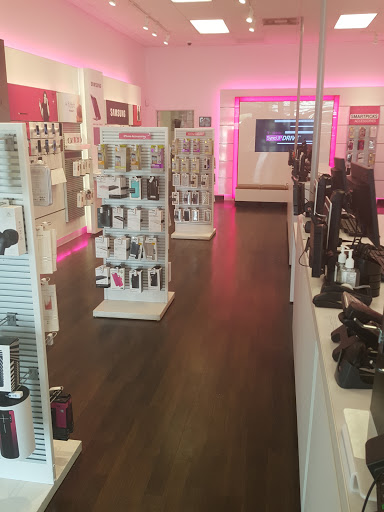 Cell Phone Store «T-Mobile», reviews and photos, 19801 NW 27th Ave b, Miami Gardens, FL 33169, USA