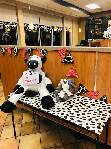 Fast Food Restaurant «Chick-fil-A», reviews and photos, 701 N Milwaukee Ave Ste 360, Vernon Hills, IL 60061, USA