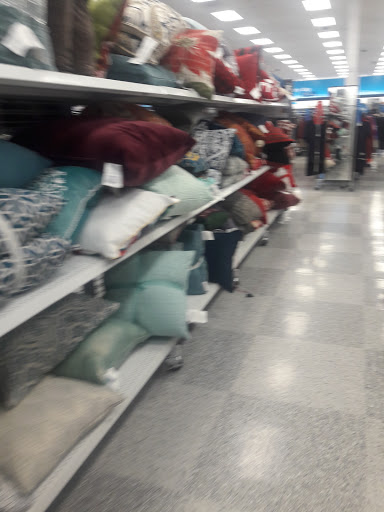 Clothing Store «Ross Dress for Less», reviews and photos, 10700 MacArthur Blvd, Oakland, CA 94605, USA