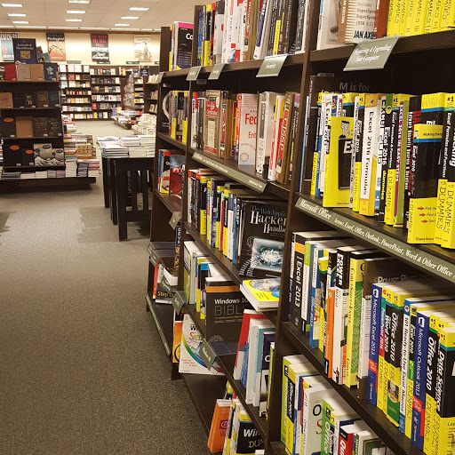Book Store «Barnes & Noble», reviews and photos, 4935 S 76th St, Greenfield, WI 53220, USA