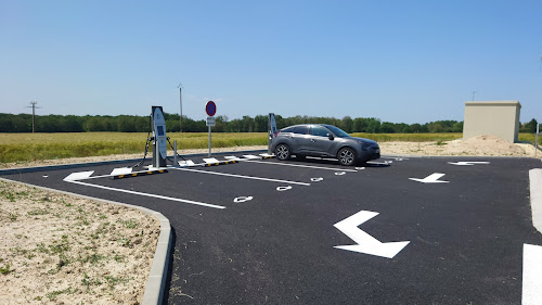 Borne de recharge de véhicules électriques IECharge Station de recharge Loché-sur-Indrois