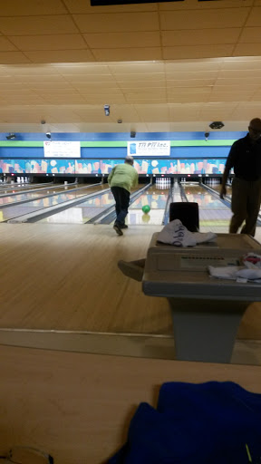 Bowling Alley «Harbor Lanes Bowling Center», reviews and photos, 25419 Jefferson Ave, St Clair Shores, MI 48081, USA