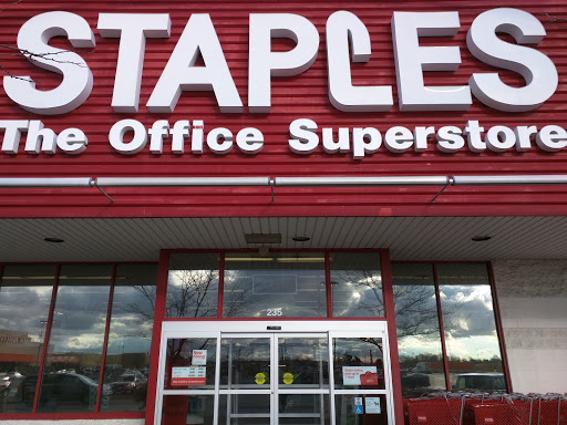 Office Supply Store «Staples», reviews and photos, 235 N Burkhardt Rd, Evansville, IN 47715, USA